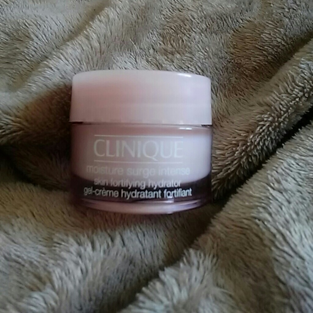 Clinique moisture surge